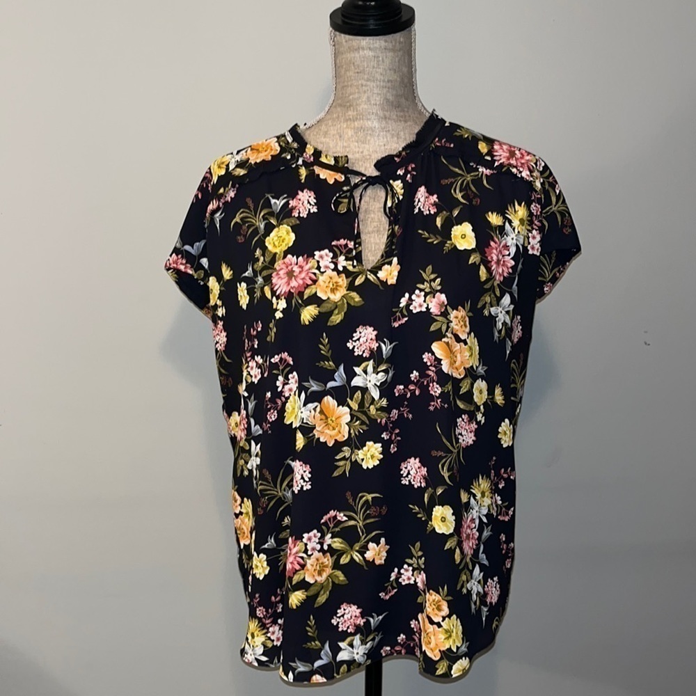 Loft Short sleeve shirt size Large Petite